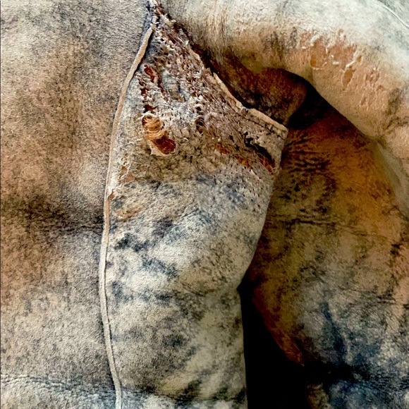 Andrew Marc 100% Shearling Winter Coat. - Picture 6 of 7